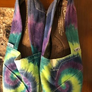 Tie dye toms